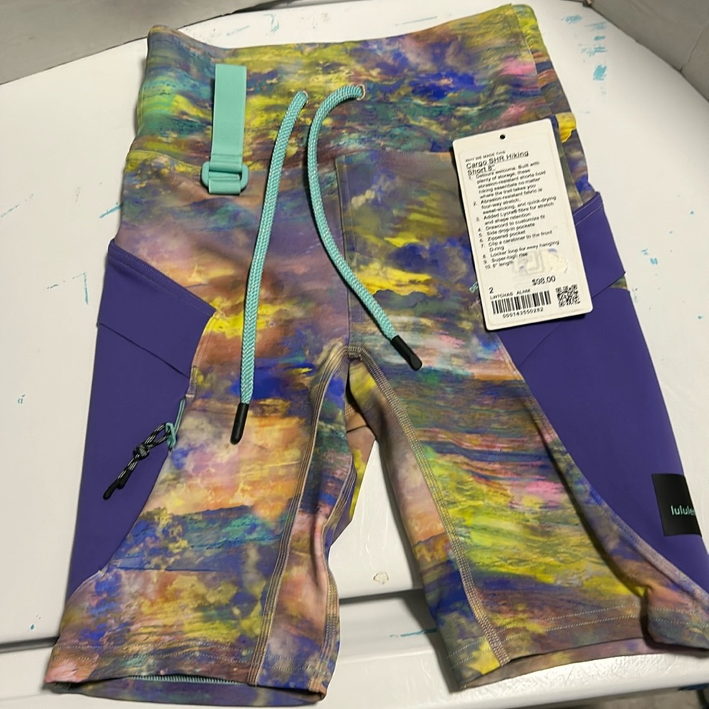 Lululemon Cargo Super-High-Rise Hiking Short 8"